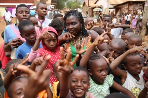 Nyota Ndogo with children 